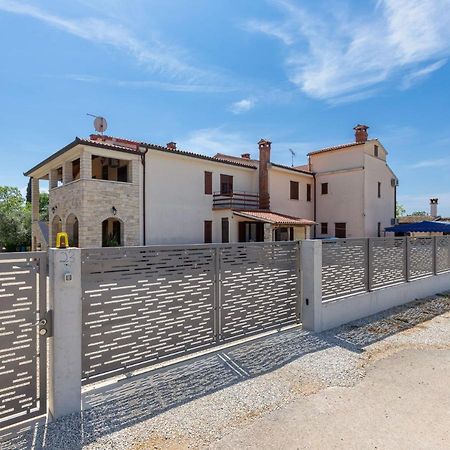 Silva Apartment Пореч Екстериор снимка
