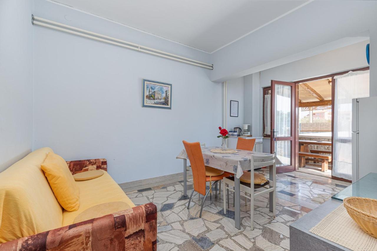 Silva Apartment Пореч Екстериор снимка
